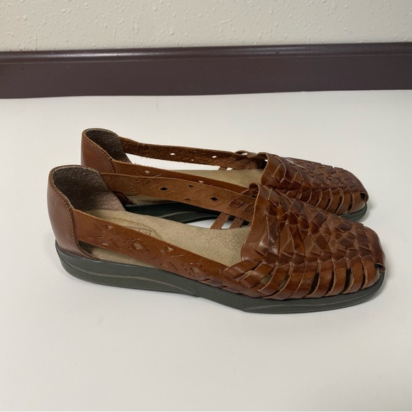 Faded Glory Brown Women Sandals - Picture 5 of 15